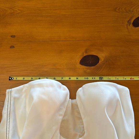 Vera Top in White by
L'ACADEMIE - Picture 12 of 14